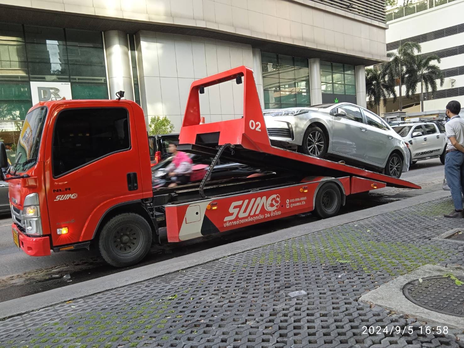 Sumo Slidecar ให้บริการรถสไลด์ครอบคลุมทุกพื้นที่ของประเทศไทย พร้อมทีมช่างผู้เชี่ยวชาญที่สามารถเข้าถึงคุณได้อย่างรวดเร็วเมื่อคุณต้องการความช่วยเหลือ ไม่ว่าจะอยู่ในเมืองหรือต่างจังหวัด เพียงโทรติดต่อ Sumo เราจะส่งทีมงานมาให้บริการยกรถ ลากลาก หรือซ่อมบำรุงทันที เพื่อให้คุณและรถของคุณกลับมาปลอดภัย